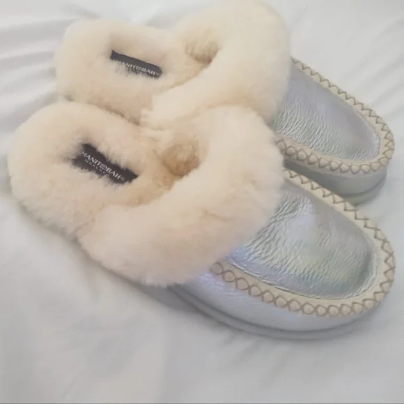 Manitobah Mukluks Cabin Slide Reflective Frost - Picture 4 of 4